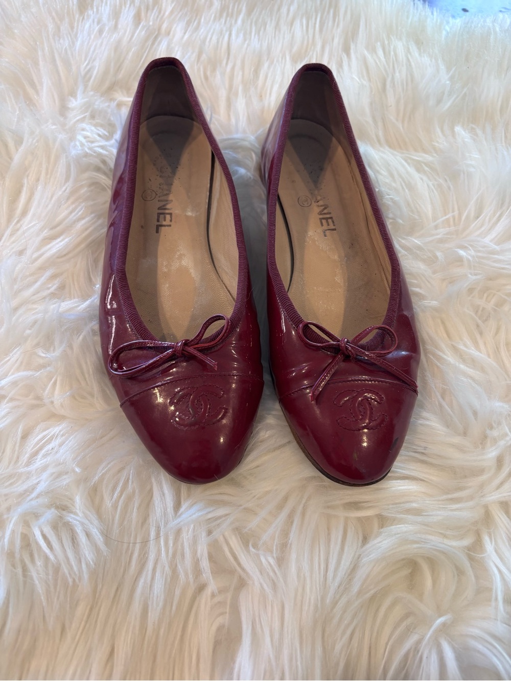 Vintage CHANEL Burgundy Patent Leather Ballet Flats with Bow - Picture 6 of 12